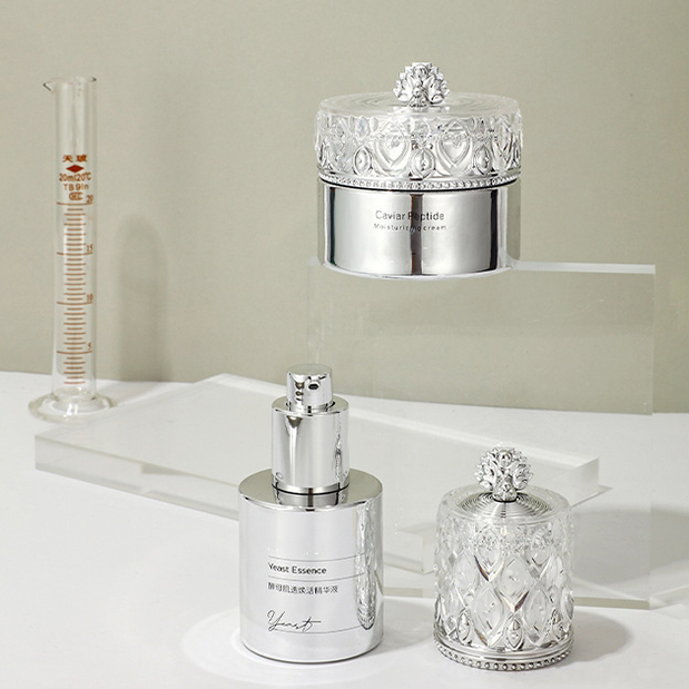 কাচের পারফিউম বোতল ডিজাইনে সূক্ষ্ম ভারসাম্য: ব্যবহারিকতা এবং শৈল্পিকতার সংমিশ্রণ