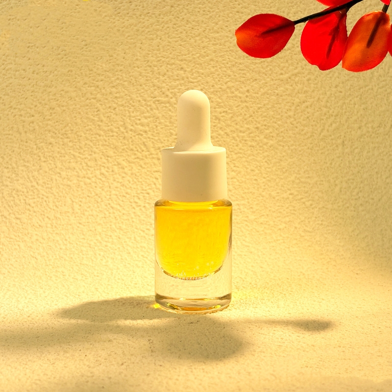 ধাতু বা কাঠের ড্রপার সহ ছোট কাচের প্রয়োজনীয় তেলের বোতল ধাতু বা কাঠের ড্রপার সহ ছোট কাচের প্রয়োজনীয় তেলের বোতল