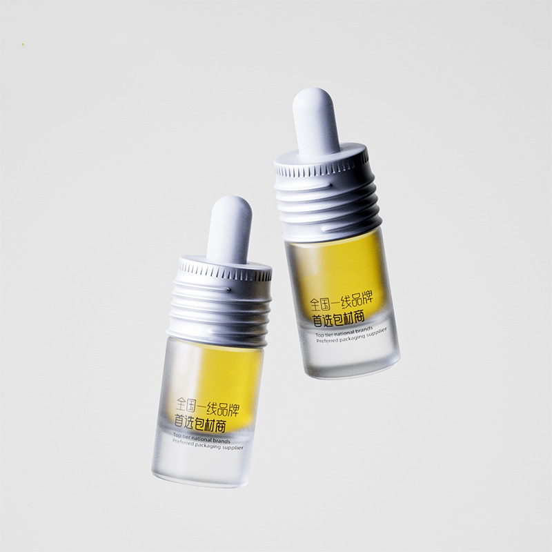 ধাতু বা কাঠের ড্রপার সহ ছোট কাচের প্রয়োজনীয় তেলের বোতল ধাতু বা কাঠের ড্রপার সহ ছোট কাচের প্রয়োজনীয় তেলের বোতল