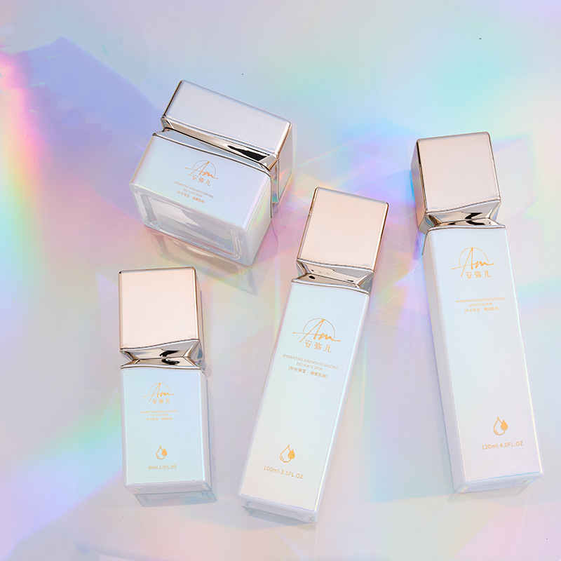 ফেস ক্রিম এবং আই ক্রিমের জন্য স্কয়ার গ্লাস ক্রিম জার একটি ইরিডিসেন্ট ইফেক্ট সহ ফেস ক্রিম এবং আই ক্রিমের জন্য স্কয়ার গ্লাস ক্রিম জার একটি ইরিডিসেন্ট ইফেক্ট সহ