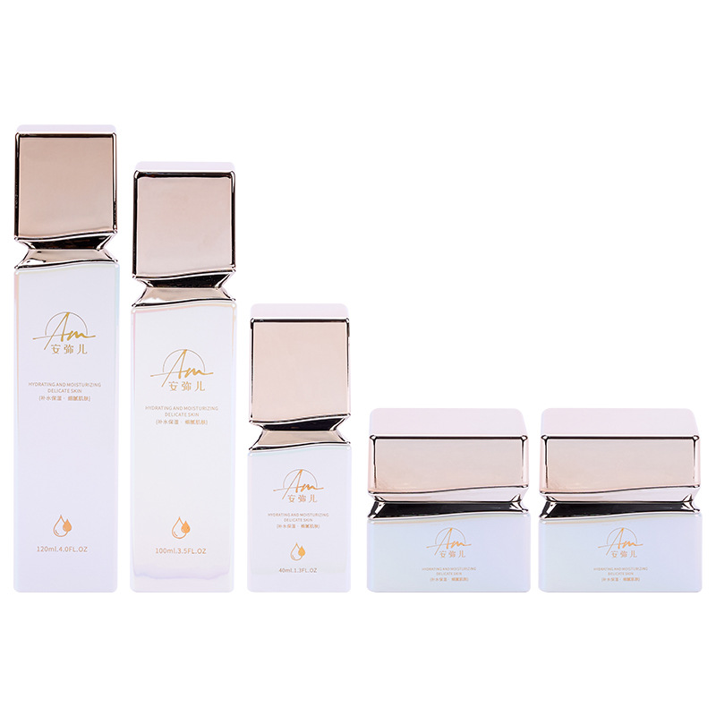 ফেস ক্রিম এবং আই ক্রিমের জন্য স্কয়ার গ্লাস ক্রিম জার একটি ইরিডিসেন্ট ইফেক্ট সহ ফেস ক্রিম এবং আই ক্রিমের জন্য স্কয়ার গ্লাস ক্রিম জার একটি ইরিডিসেন্ট ইফেক্ট সহ