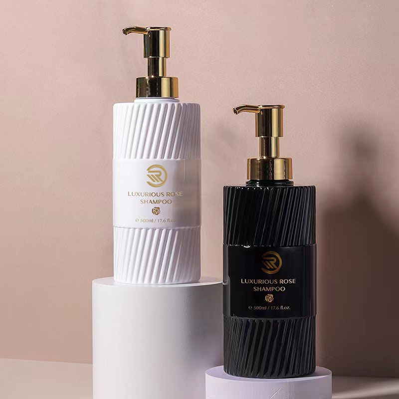 ইকো-ফ্রেন্ডলি 500ml ফ্ল্যাট শোল্ডার শ্যাম্পু শাওয়ার জেল বোতল সাদা কালো স্ট্রাইপ প্রেসিং প্লাস্টিক পাম্প ইমালসন প্যাকেজিং লোশন ব্যবহারের জন্য